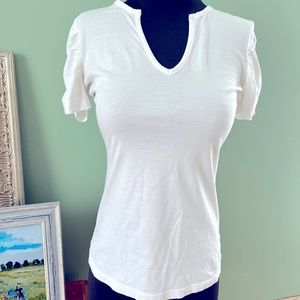 Lily Pulitzer woman’s white ruffled sleeve tee!